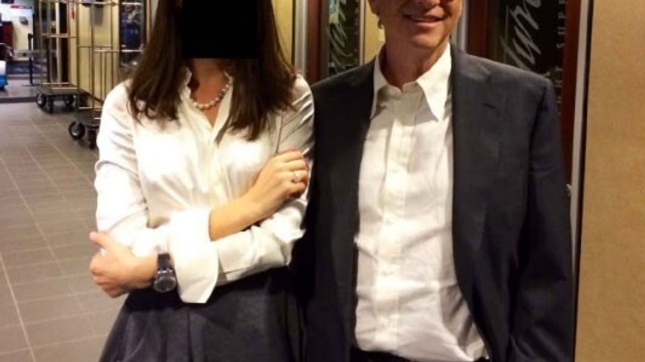 Bill Gates ve Diğer Tanınmış İsimlerin Jeffrey Epstein Dosyasındaki Yeni Fotoğrafları Yayınlandı