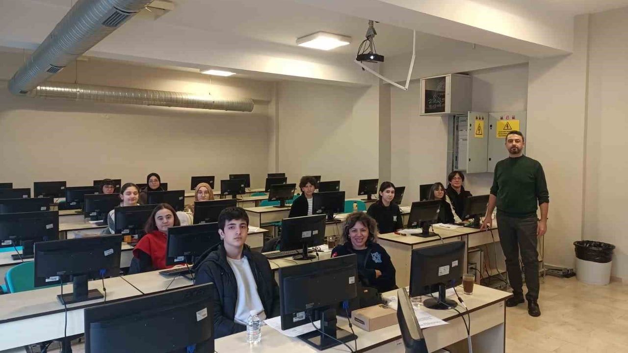 BİLSEM Öğrencilerine Temel Parçacıklar Eğitimi