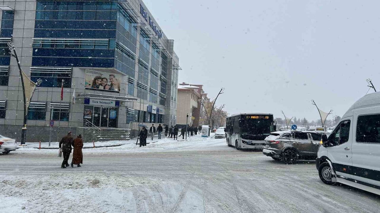 Bingöl'de Kar Yağışı Başladı