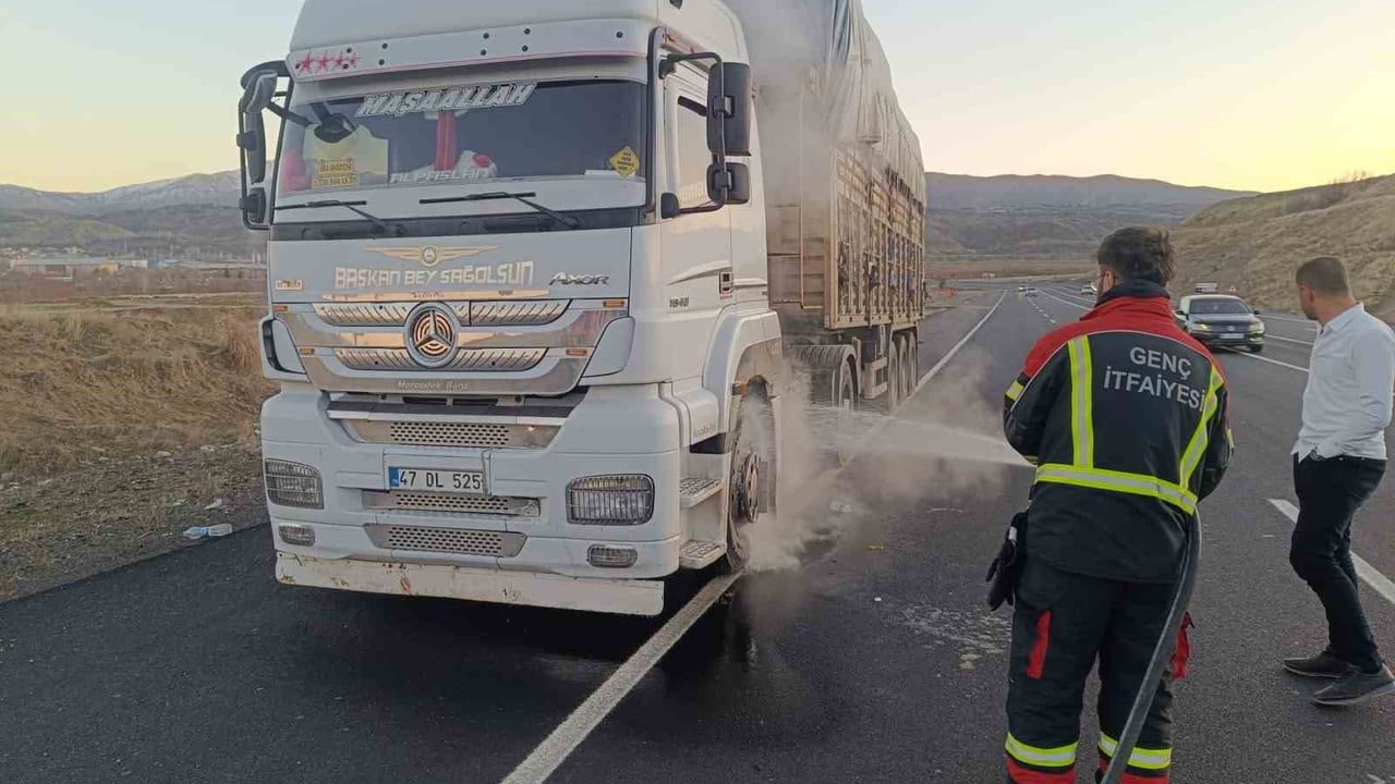 Bingöl'de Tır Yangını: Facia Önlenmiştir