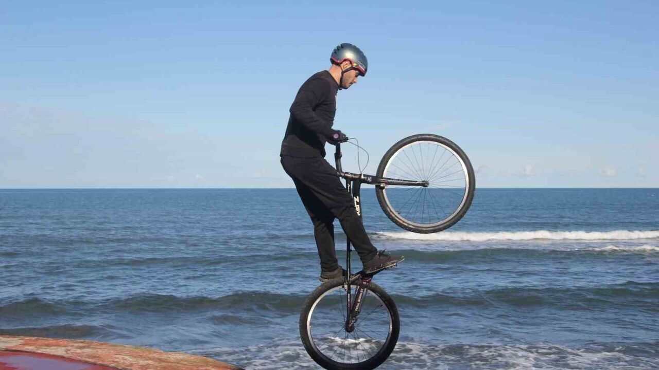 Bisiklet Tutkunu Gençten Nefes Kesen Gösteri