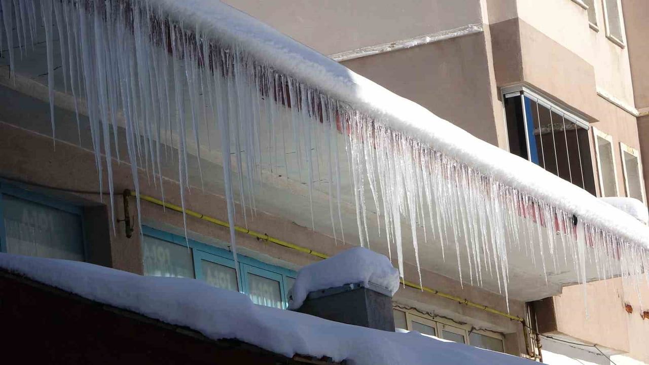 Bitlis'te Kar Yağışı Hayatı Olumsuz Etkiliyor