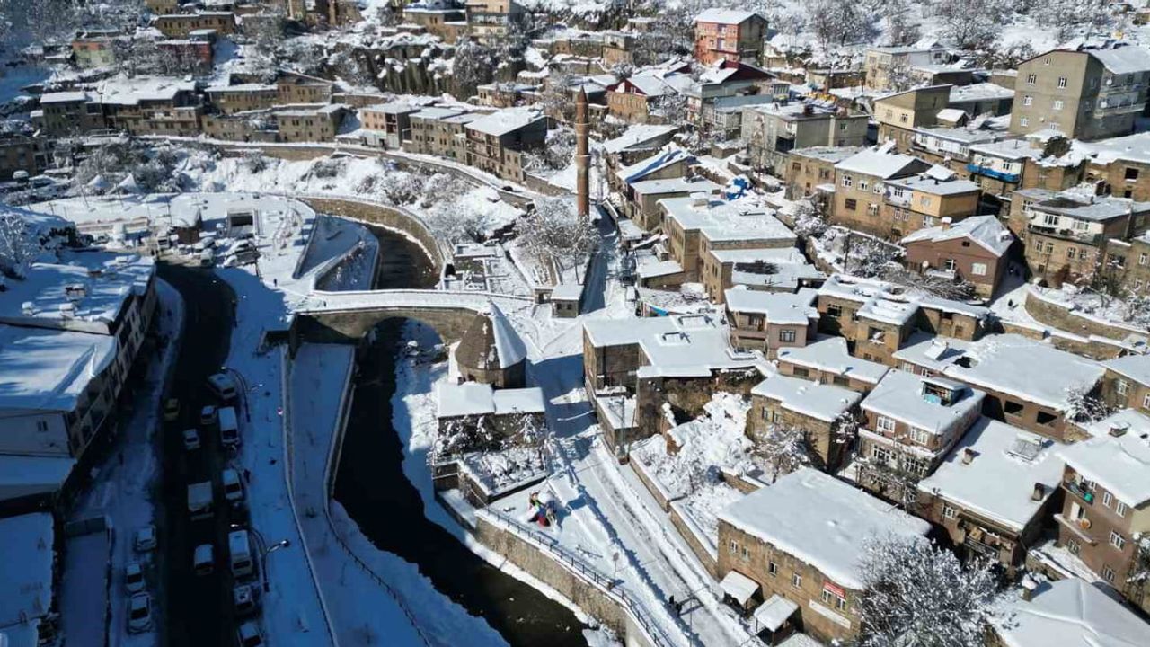 Bitlis’te Kışın Estiği Büyüleyici Güzellikler