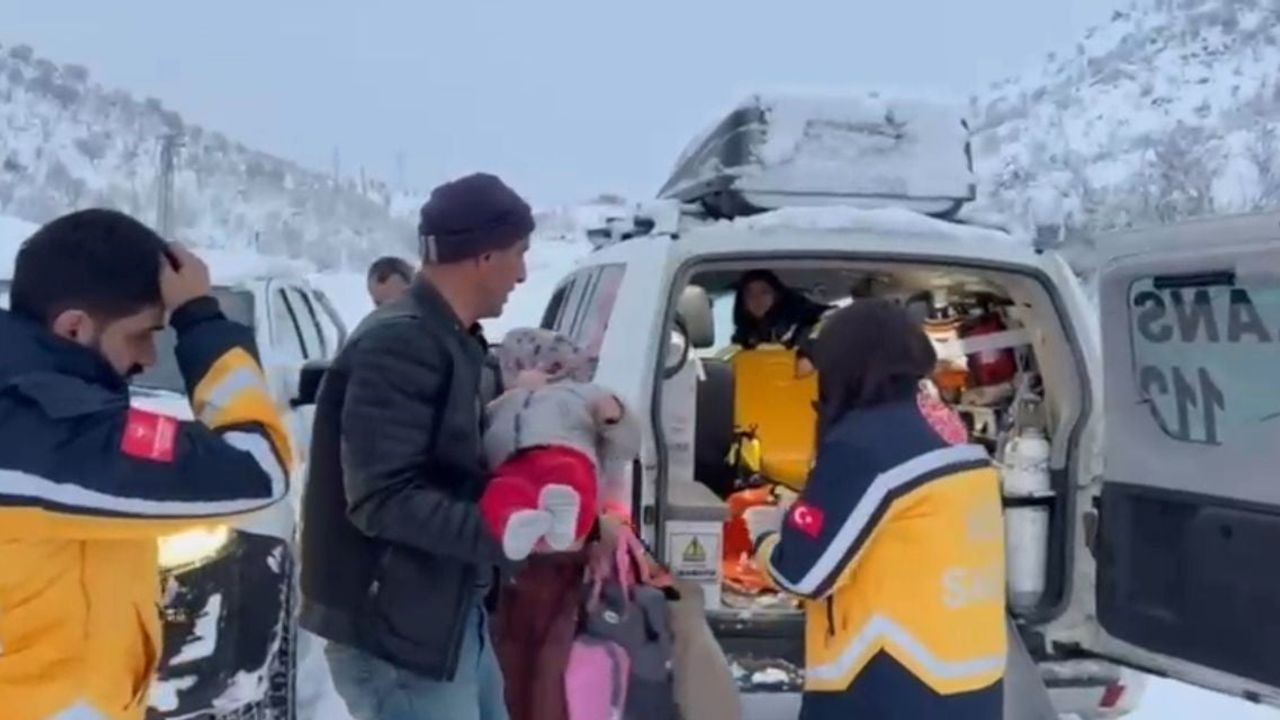 Böbrek Rahatsızlığı Olan 3 Yaşındaki Çocuk Ambulansla Hastaneye Ulaştırıldı