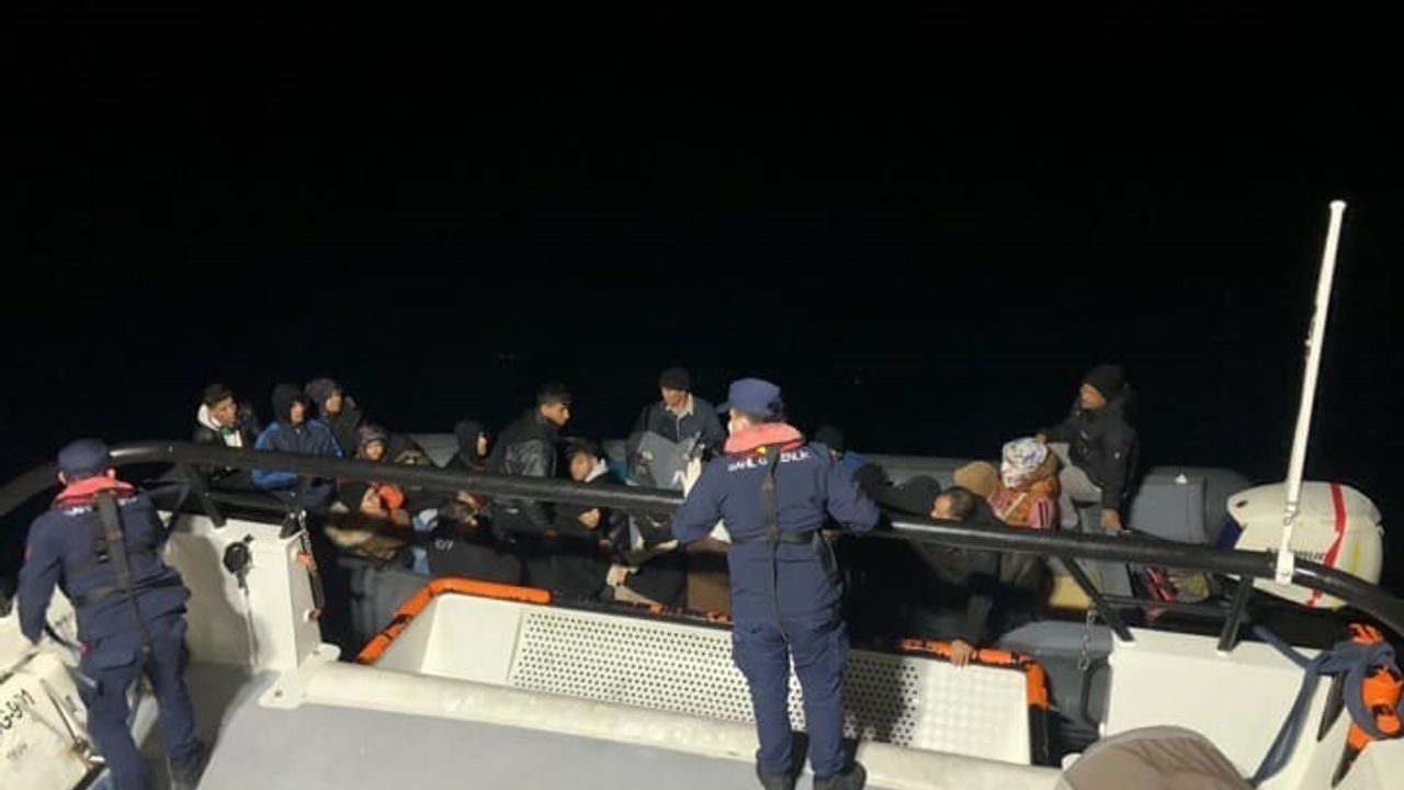 Bodrum Açıklarında Motor Arızası Nedeniyle 31 Düzensiz Göçmen Kurtarıldı