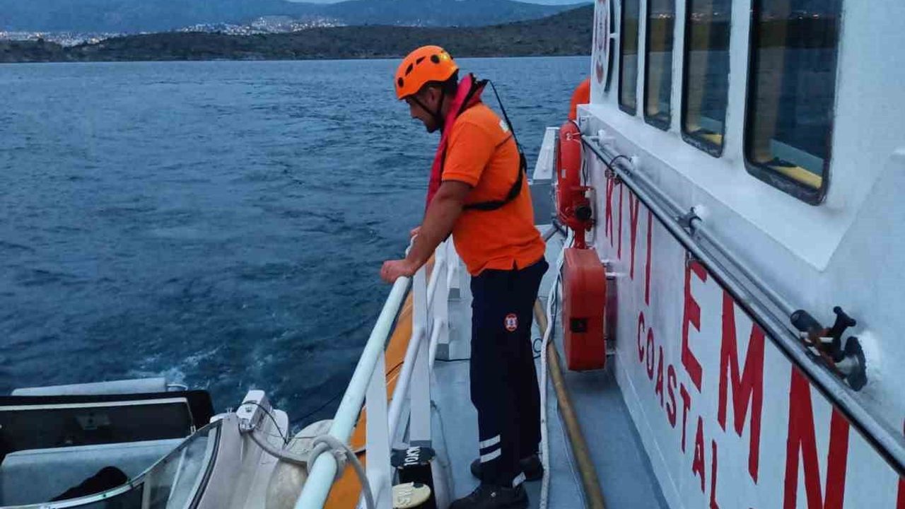 Bodrum Açıklarında Su Alan Tekne Kurtarıldı