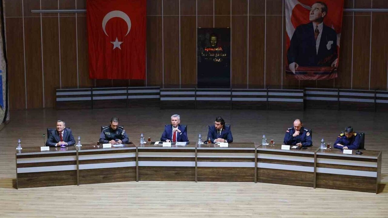 Bodrum Kaymakamı Ali Sırmalı, Muhtarlarla Sorunları Değerlendirdi