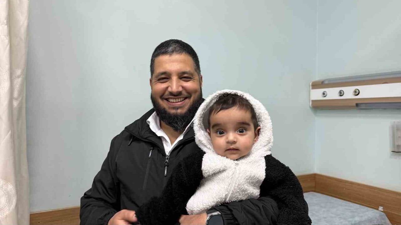 Boğulma Tehlikesindeki Çocuğa Heimlich Manevrası ile Kurtarma