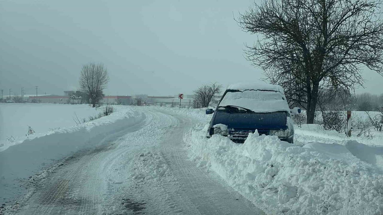 Bolu'da 263 köy yolu kapandı, vatandaşlara uyarı yapıldı