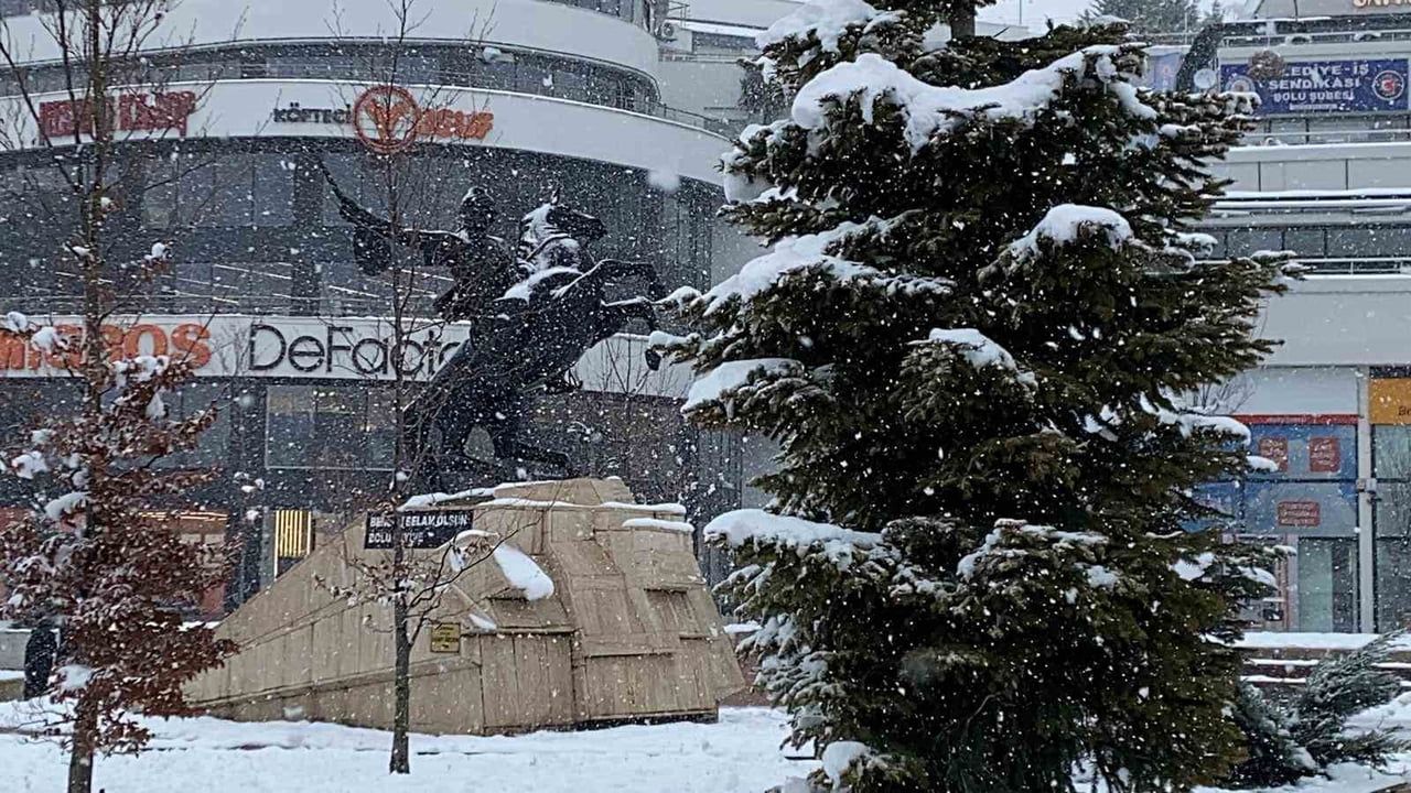 Bolu'da Aniden Gelen Kar Fırtınası Hayatı Olumsuz Etkiledi