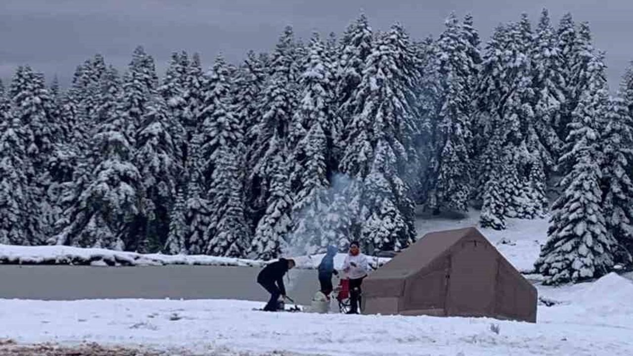 Bolu’da Arkut Dağı’nda Kar Kalınlığı 10 Santimetreyi Buldu