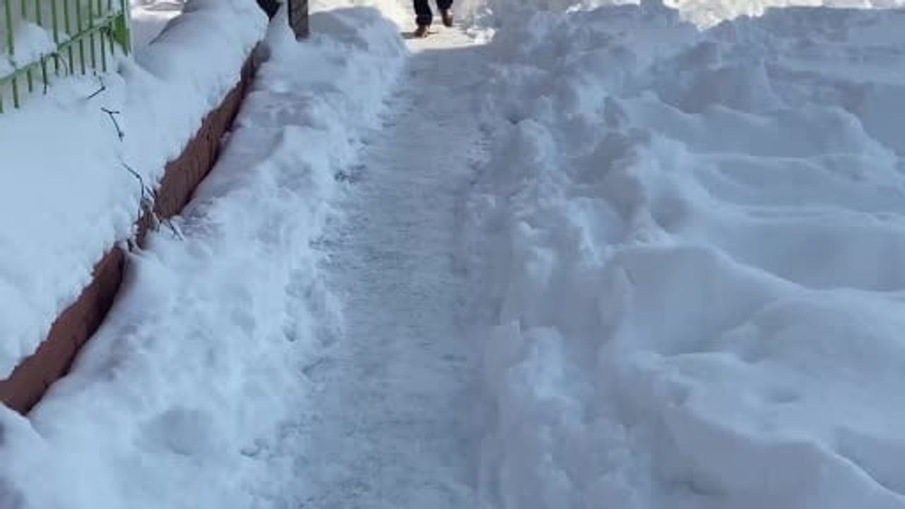 Bolu'da Buzlu Yollar Zor Anlar Yaşatıyor