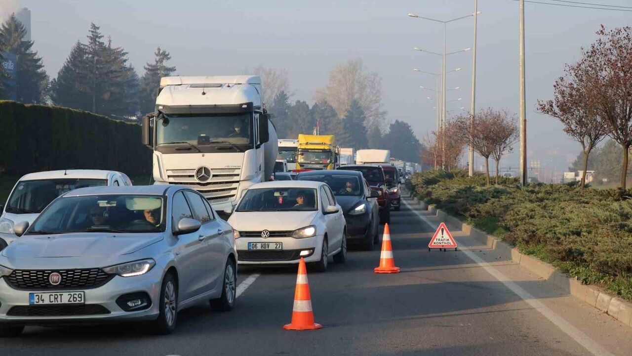 Bolu'da Devrilen Otomobil Kazası: 1 Kişi Yaralı