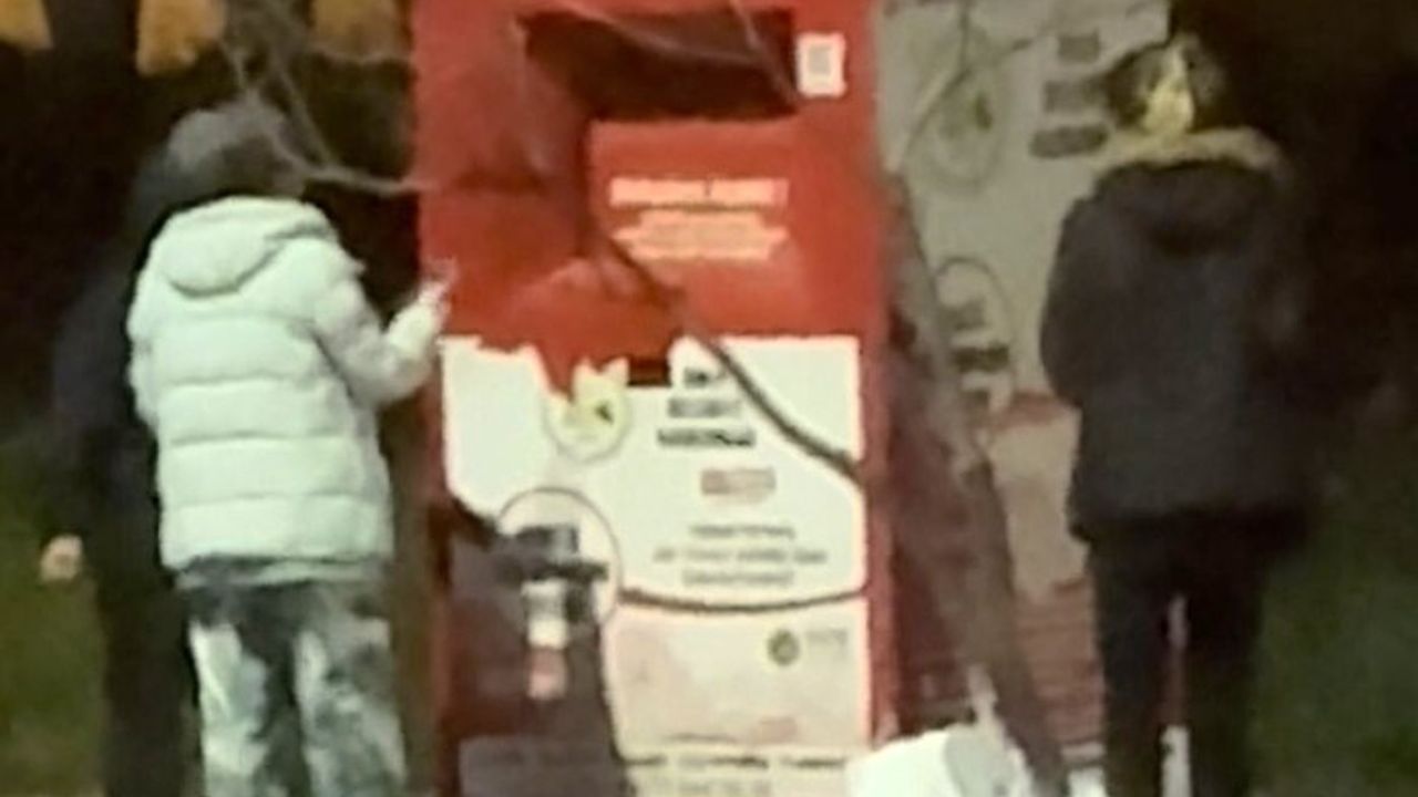 Bolu'da Giysi Kumbarasından Hırsızlık Olayı