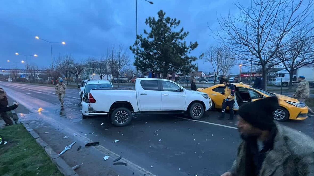 Bolu'da Zincirleme Trafik Kazası: 4 Araç Karıştı