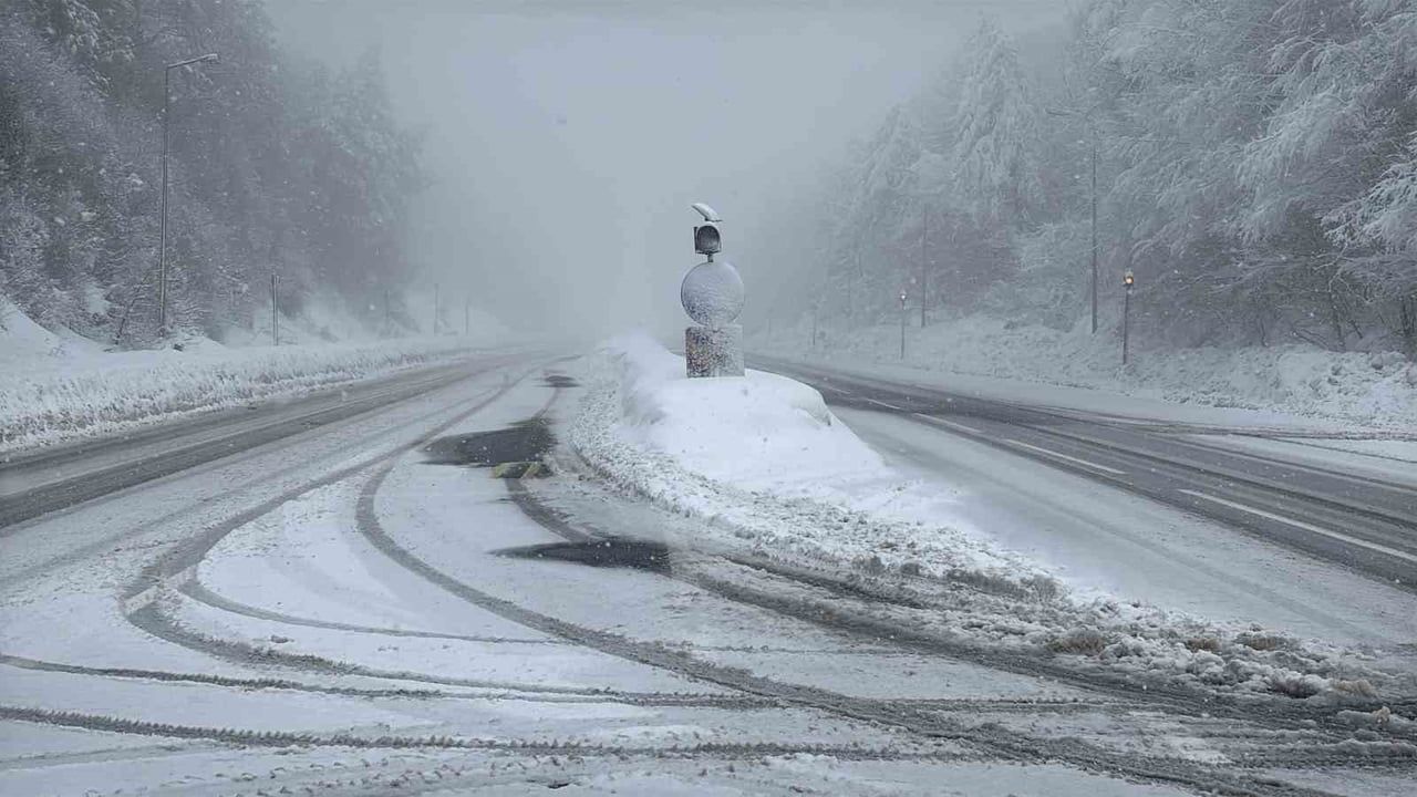 Bolu Dağı'nda Tekrar Kar Yağışı Başladı