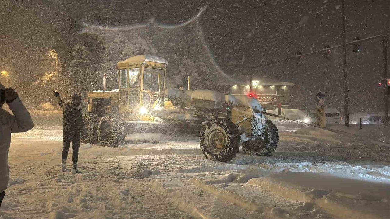 Bolu Geçişinde Tırların Yolu Kapatması Ulaşımı Engelledi