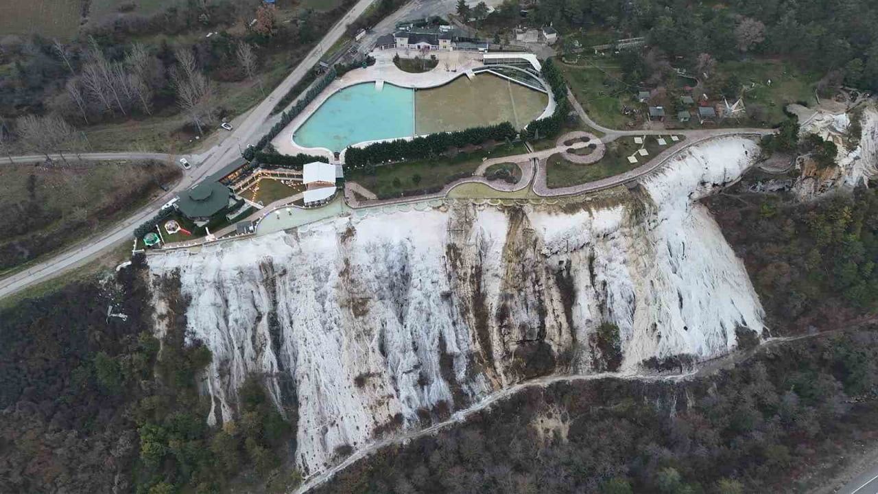 Bolu’nun Kış Manzarası: Akkaya Travertenleri