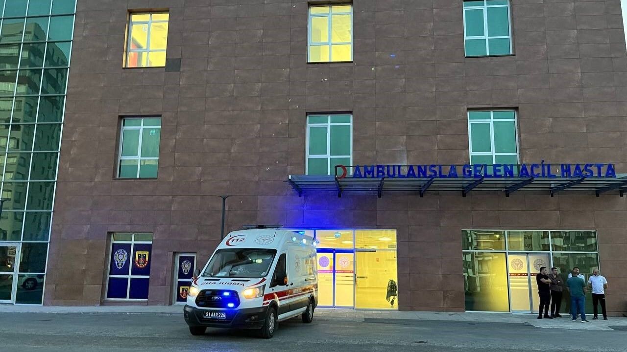 Bor'da Trafik Kazası: 1 Kişi Hayatını Kaybetti, 3 Yaralı