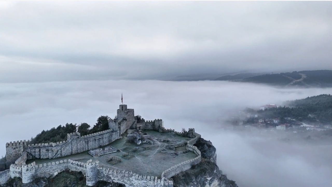 Boyabat Kalesi'nin Sisle Kaplı Muhteşem Manzarası