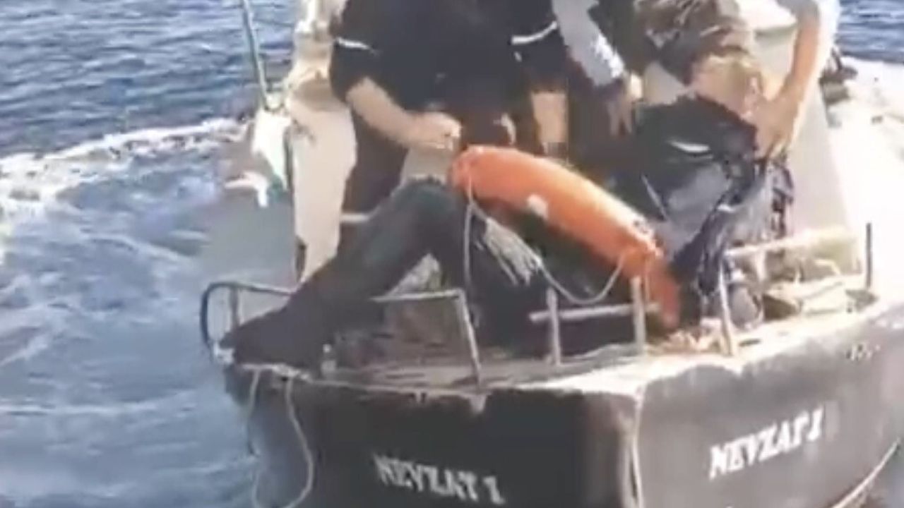 Bozcaada-Geyikli Feribot Seferinde Denize Atlayan Kişi Kurtarıldı