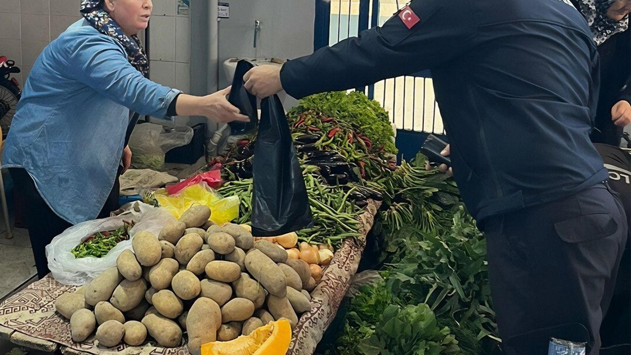 Bozdoğan Belediyesi'nden Pazarcı Esnafına Çöp Poşeti Desteği