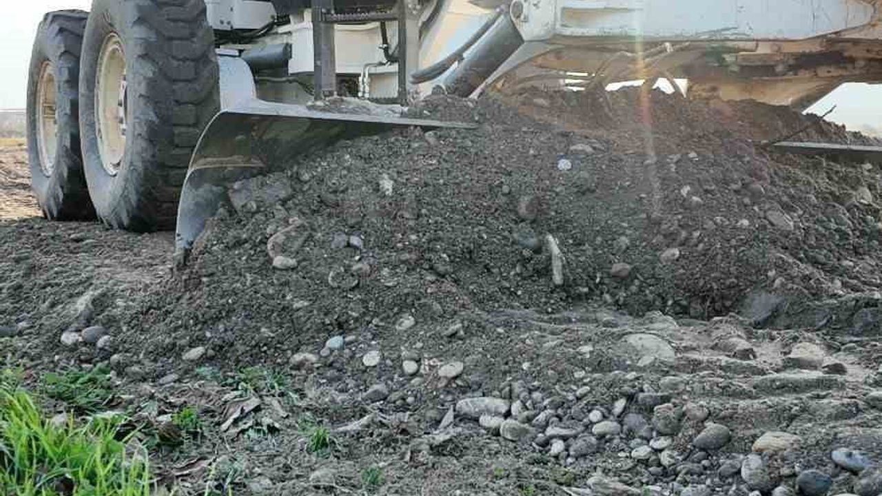 Bozdoğan'da Üreticiler İçin Ova Yollarında Yenileme Çalışmaları Devam Ediyor