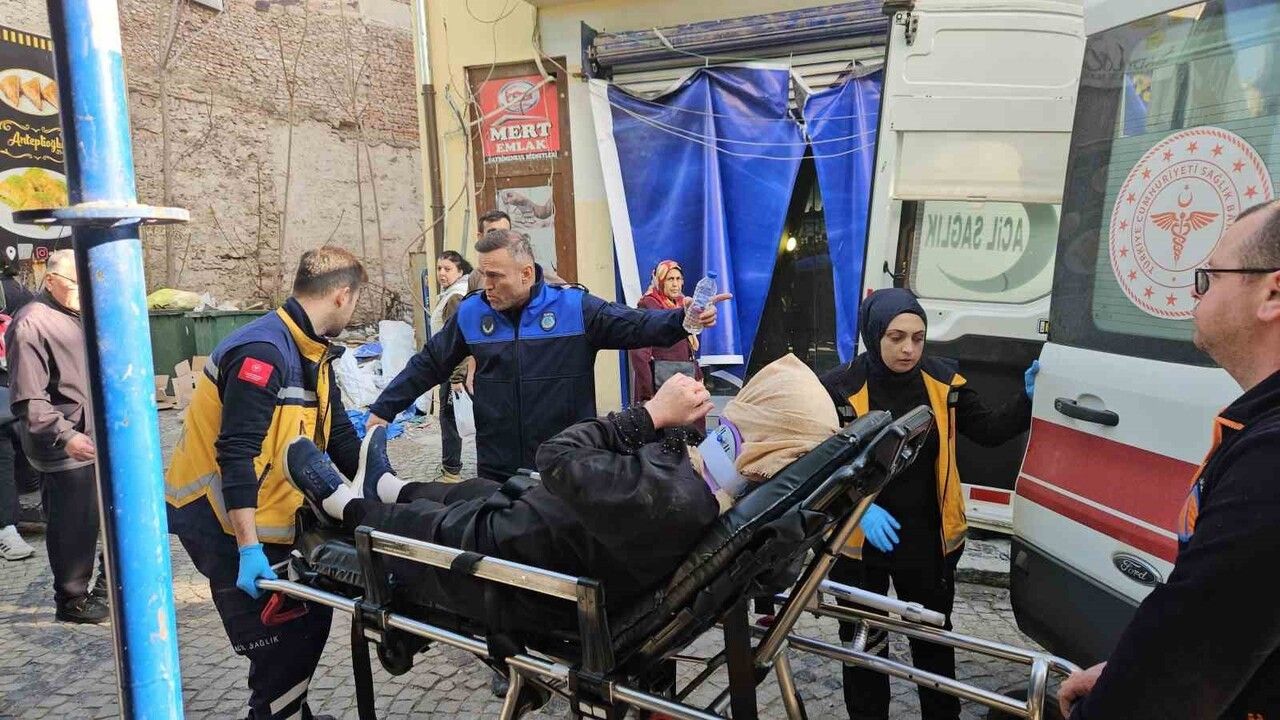 Bozuk Kaldırımda Düşen Kadın Yaralandı