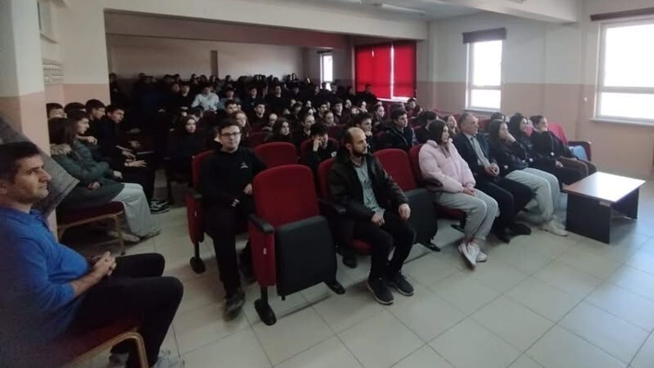 Bozüyük'te Öğrencilere Aile Semineri Düzenlendi