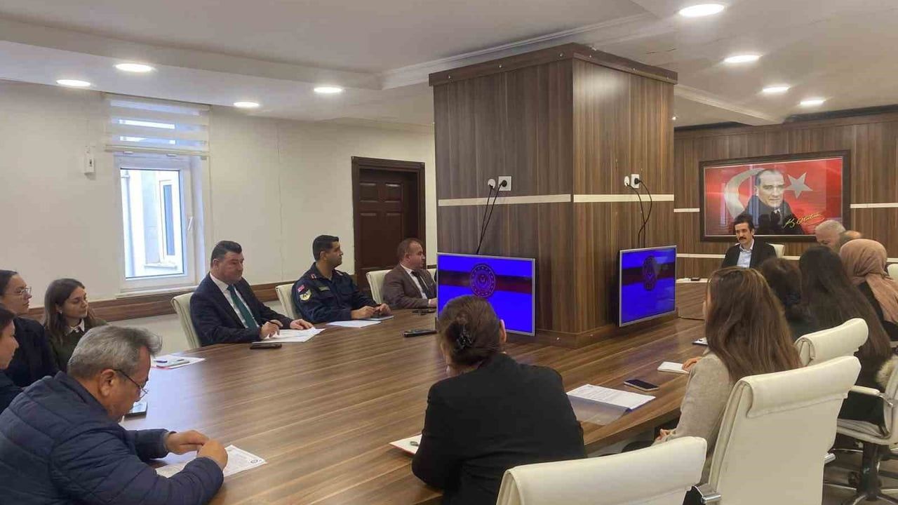 Bozyazı'da Kadına Yönelik Şiddet ve Bağımlılık Konulu Toplantı