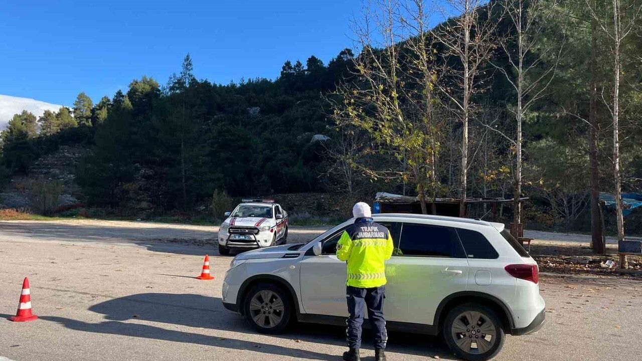 Burdur'da Jandarma Trafik Denetimlerine Devam Ediyor