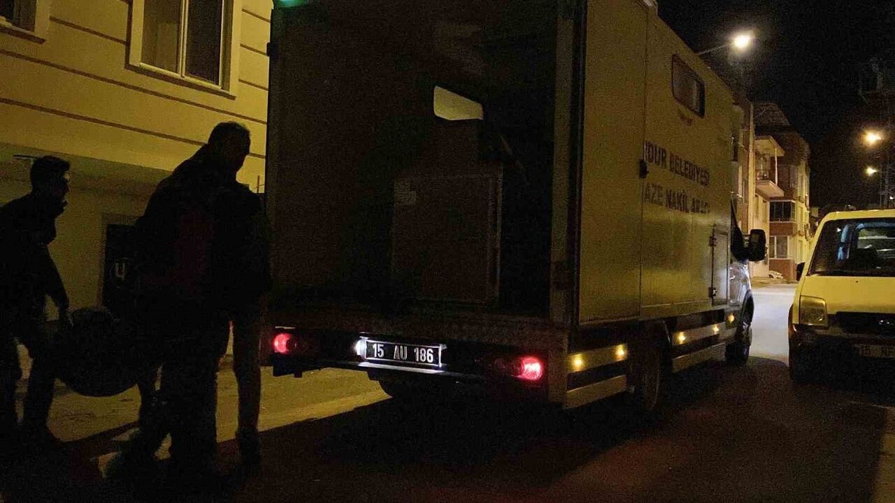 Burdur'da Merdiven Kazası: 55 Yaşındaki Adam Hayatını Kaybetti