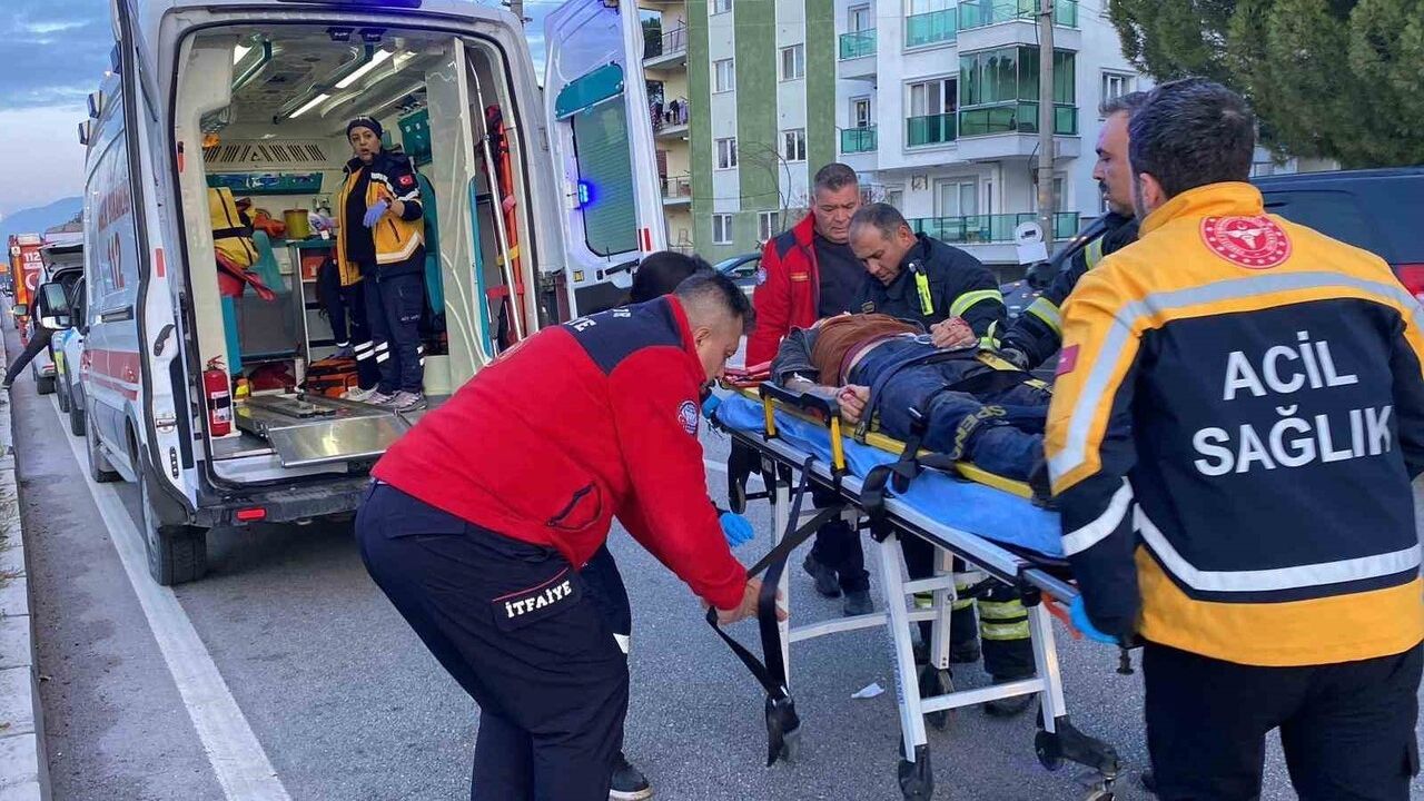 Burdur'da Trafik Kazası: 2 Can Kaybı, 3 Yaralı