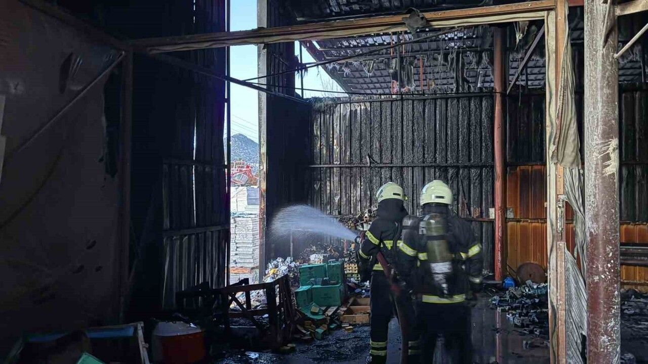 Burdur'daki Mermer Fabrikasında Yangın
