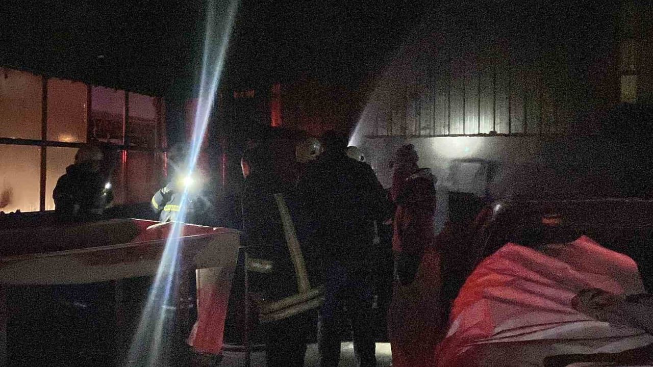 Burdur'daki Oto Boyama Atölyesinde Yangın Çıktı