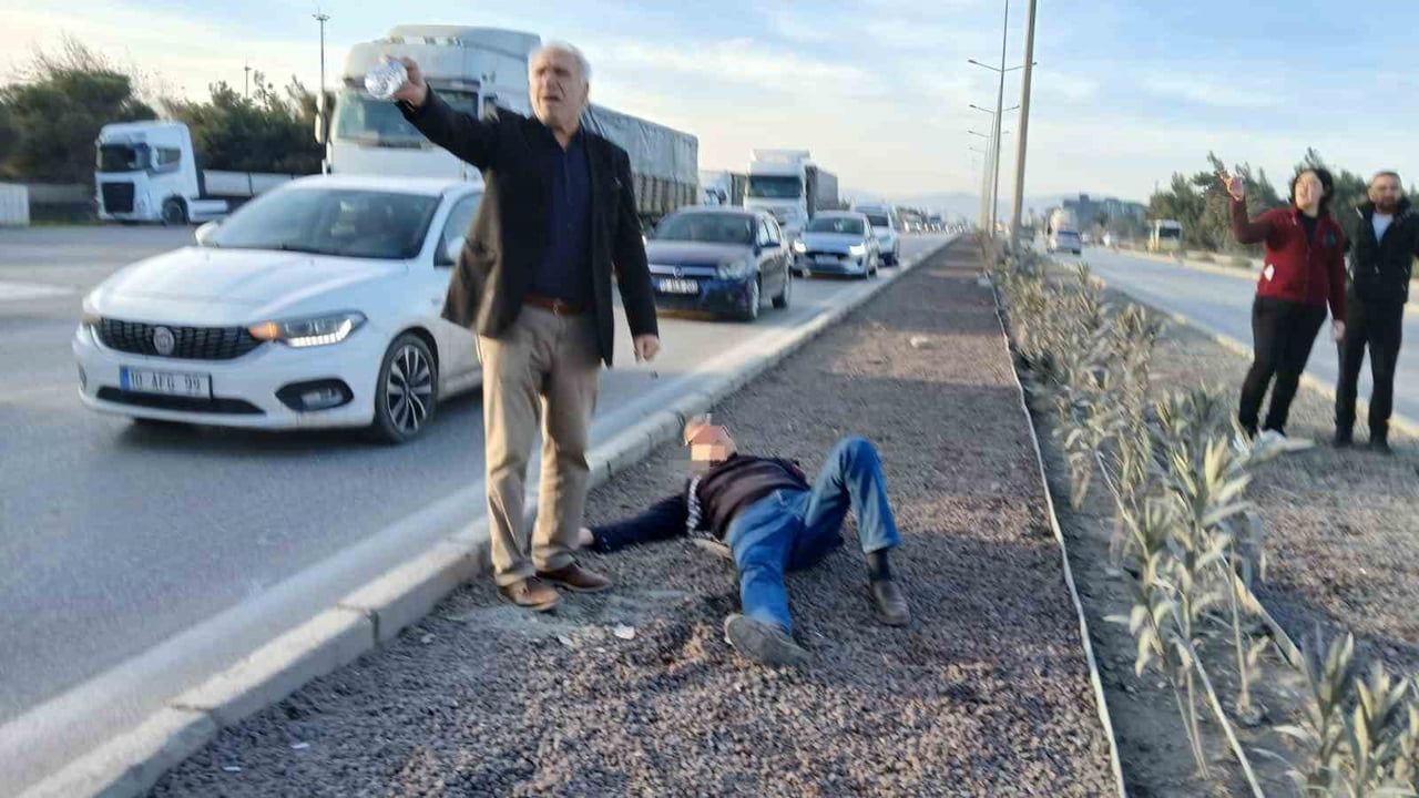 Bursa-Çanakkale Yolu'nda Kaza: Sürücü Hafif Yaralı