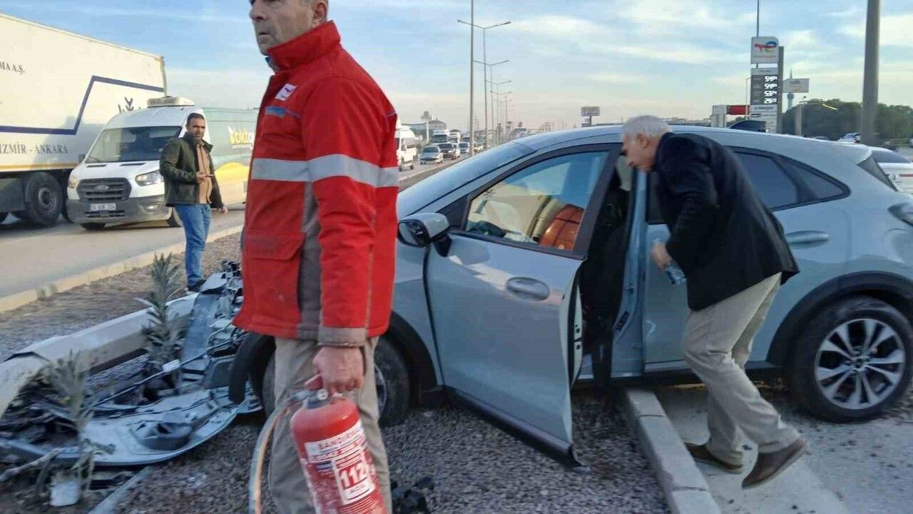 Bursa-Çanakkale Yolunda Kaza: Sürücü Yaralı Olarak Kurtuldu