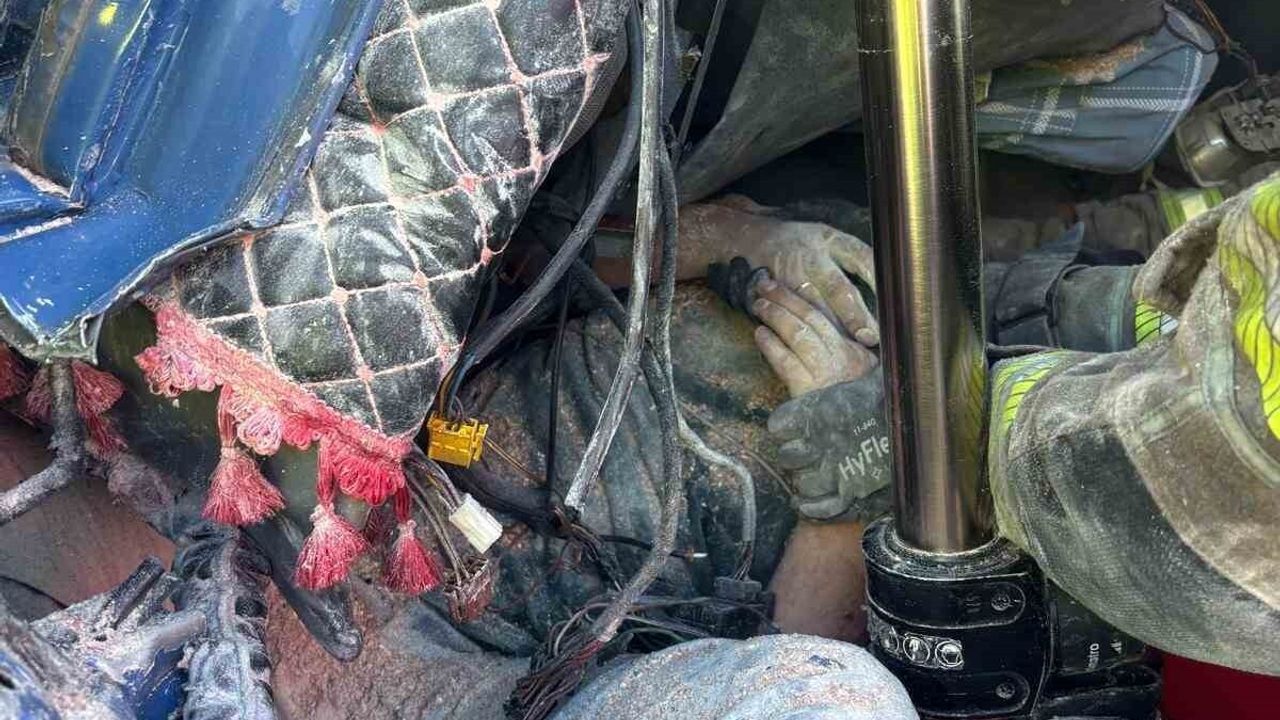 Bursa Çevre Yolunda Dehşet Kaza: Sürücü Yaralı Kurtarıldı