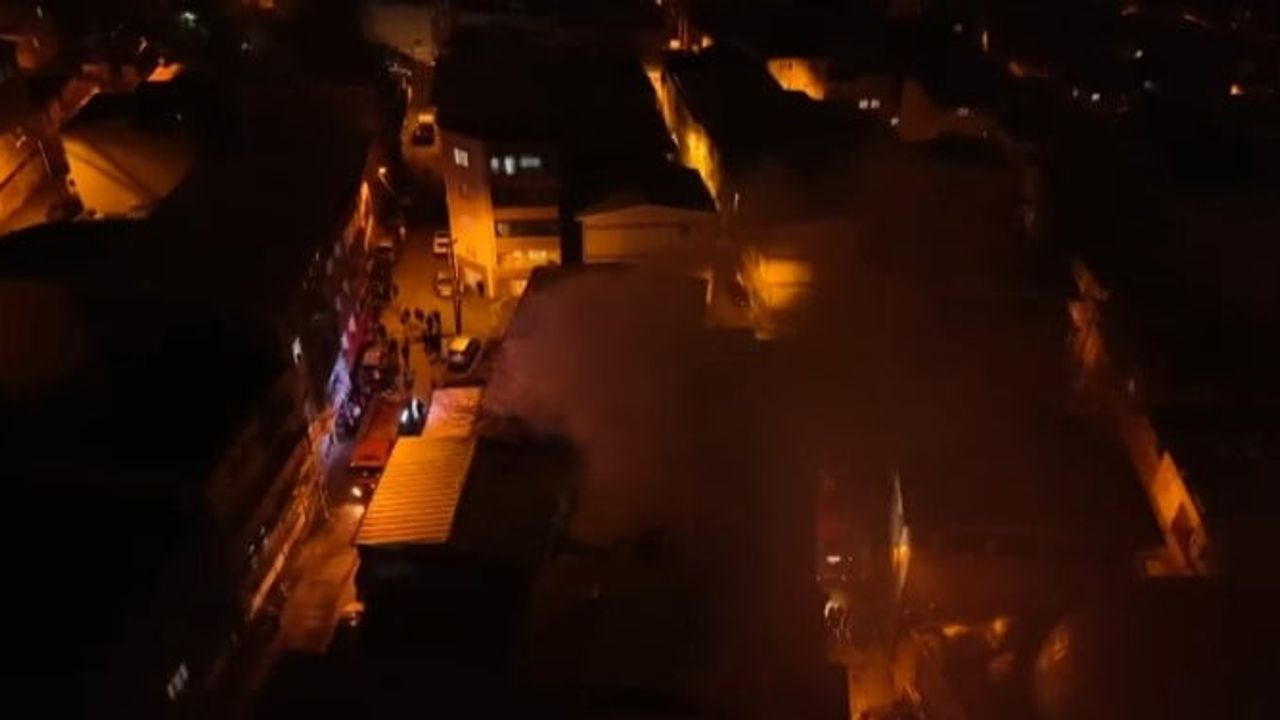 Bursa'da Apartman Deposunda Yangın: 1 Kişi Hastaneye Kaldırıldı