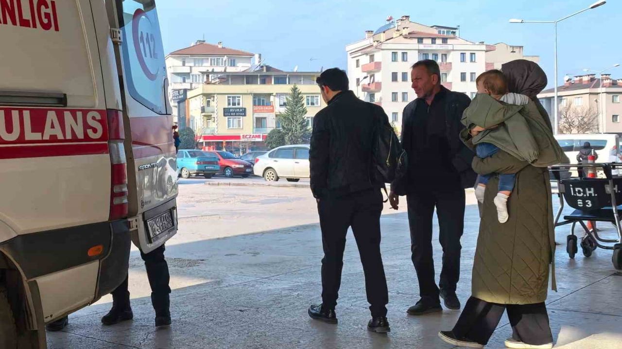 Bursa'da Bebeğin Akciğerine Fıstık Kaçtı