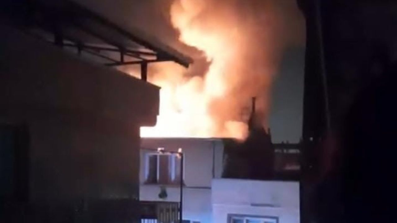 Bursa'da Çatı Yangını Paniğe Neden Oldu