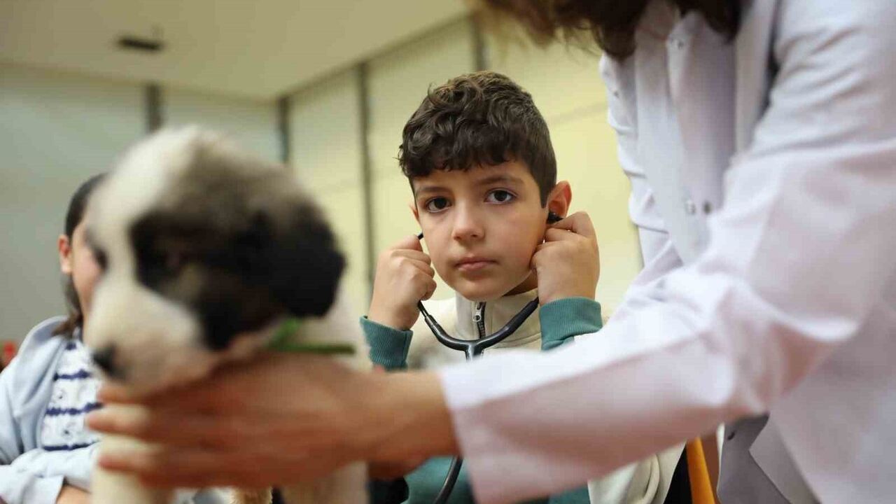 Bursa'da Çocuklara Hayvan Sevgisi Aşılanıyor