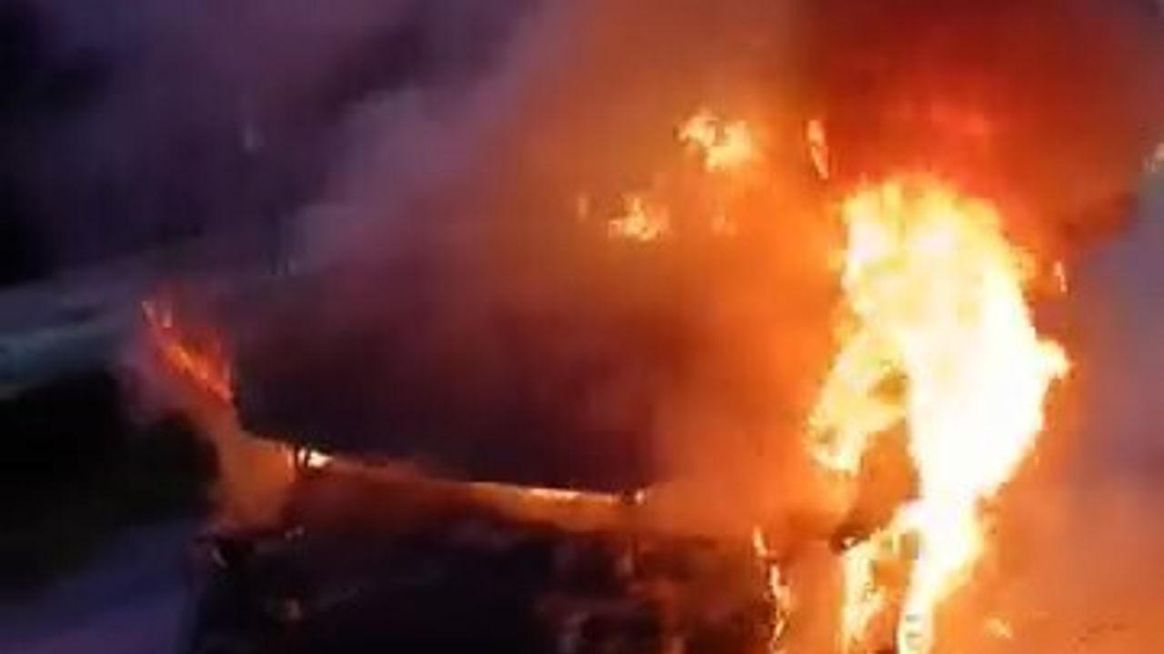 Bursa'da Hareket Halindeki Otomobil Yangın Çıkardı