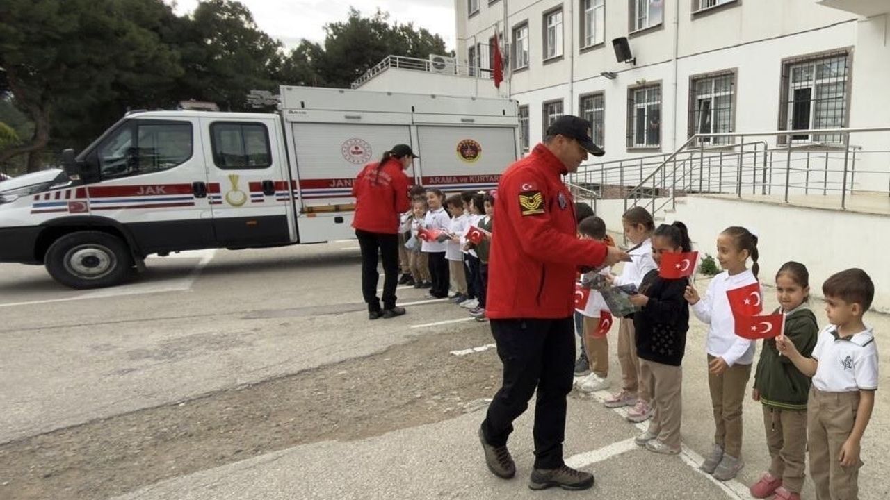 Bursa'da JAK'tan Öğrencilere Deprem Farkındalık Eğitimi