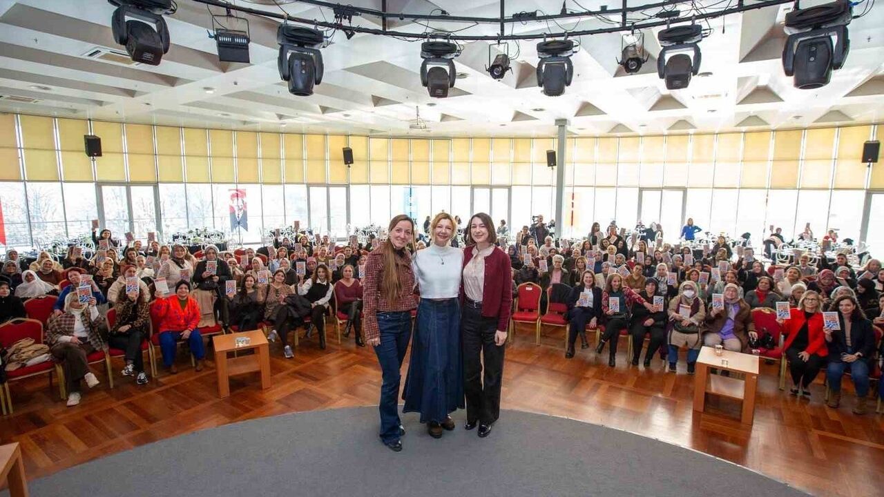 Bursa'da 'Kadın ve Edebiyat' Söyleşileri Gerçekleşti