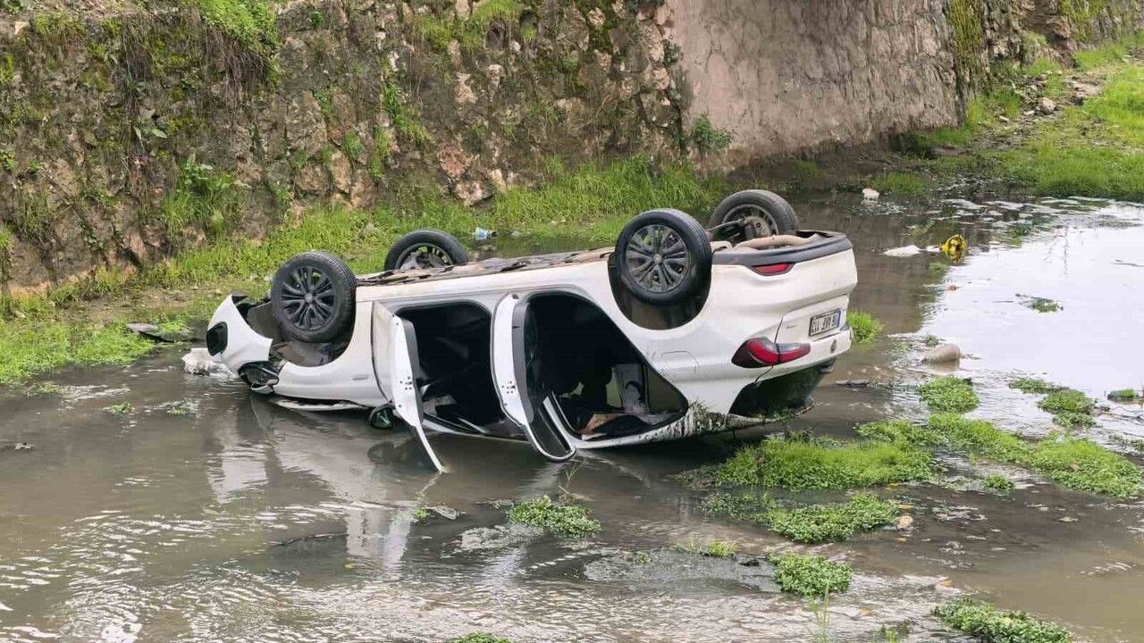 Bursa'da Kontrolden Çıkan Araç Dere Yatağına Uçtu