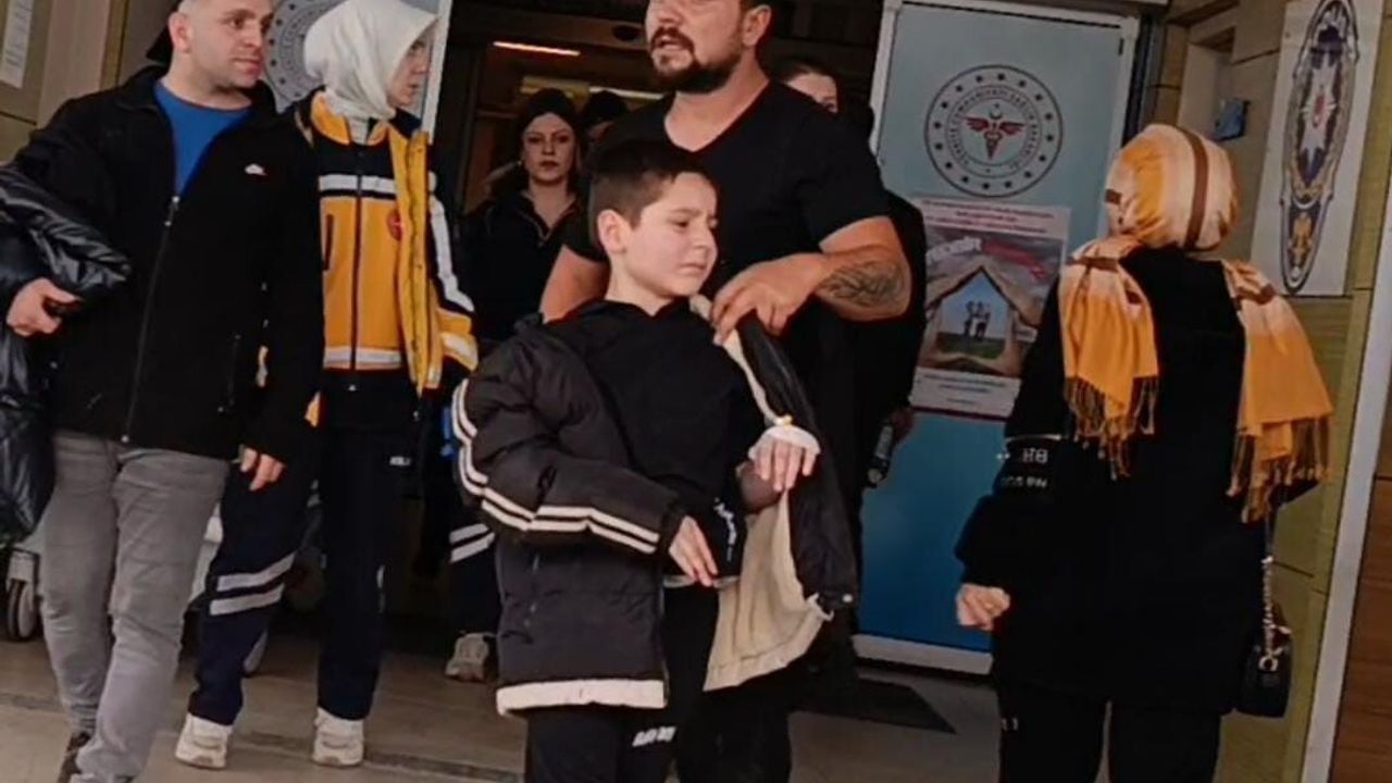 Bursa'da Küçük Çocuk Nacakla Oynarken Yaralandı