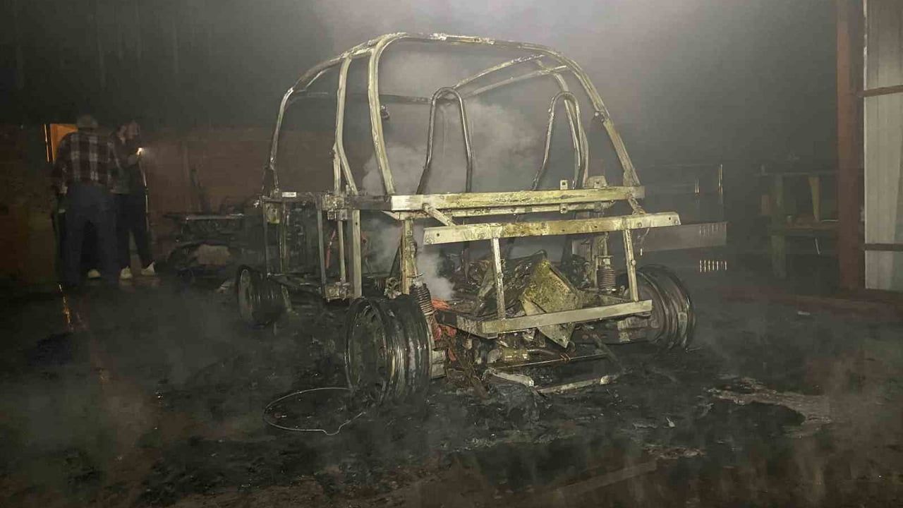 Bursa'da Marangoz Atölyesinde Yangın Çıktı