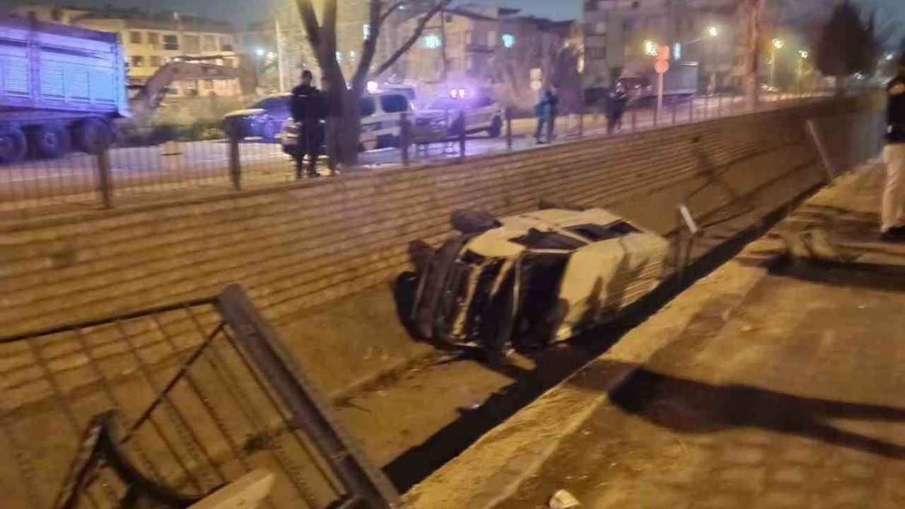 Bursa'da Minibüs Dereye Uçtu: Sürücü Yaralandı