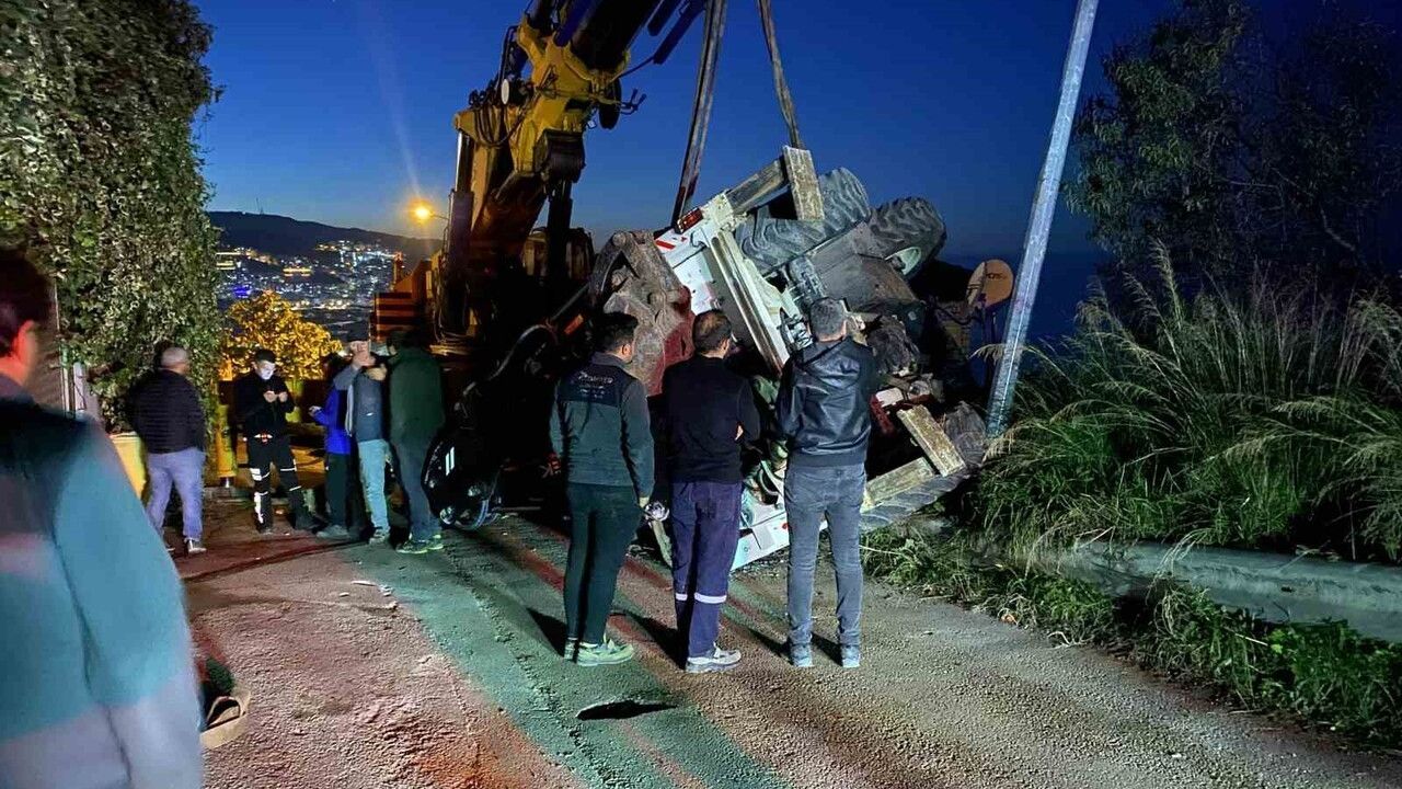 Bursa'da Vinçten Düşen İş Makinesi Korkuttu